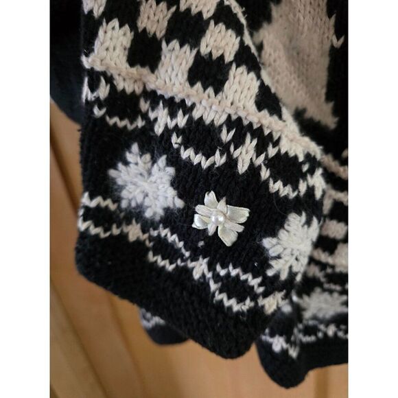 Black & White Snowflake Pattern Cardigan Sweater With Christmas Trees cozy warm - Picture 10 of 12